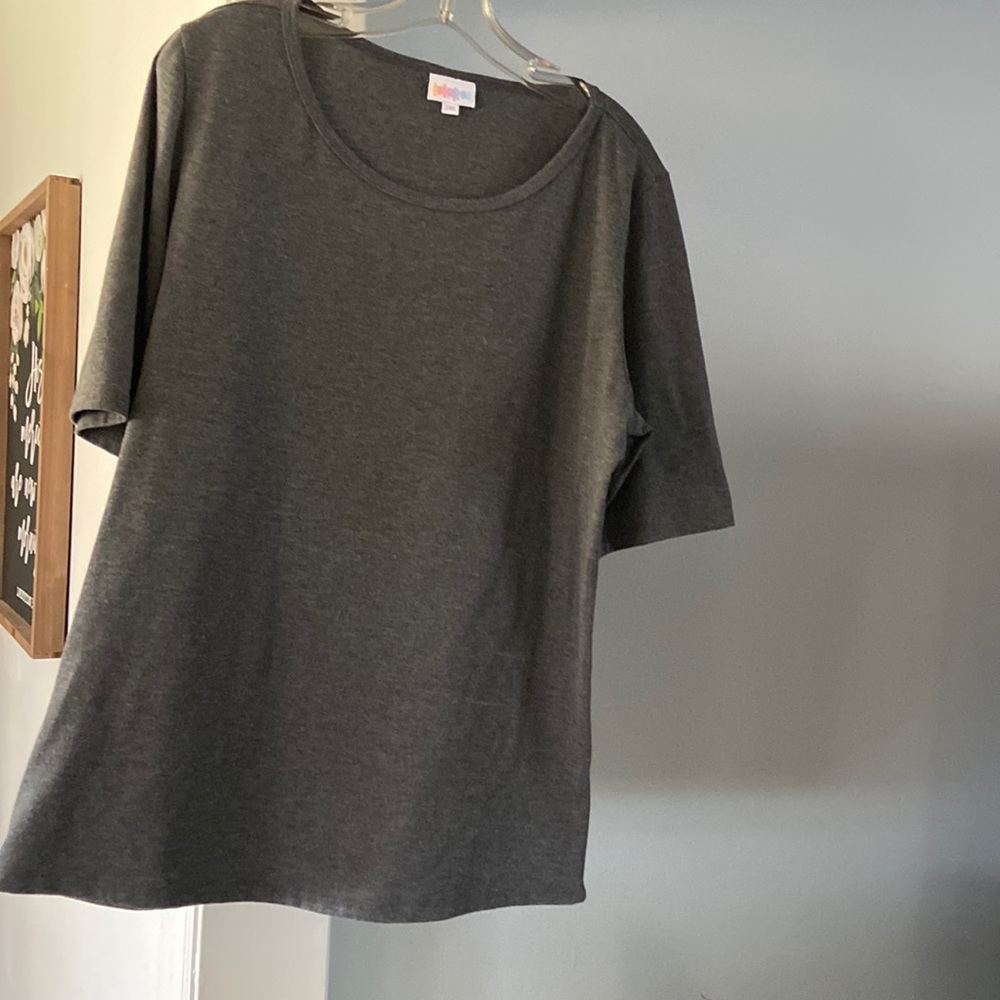 Basic gray short-sleeved tee